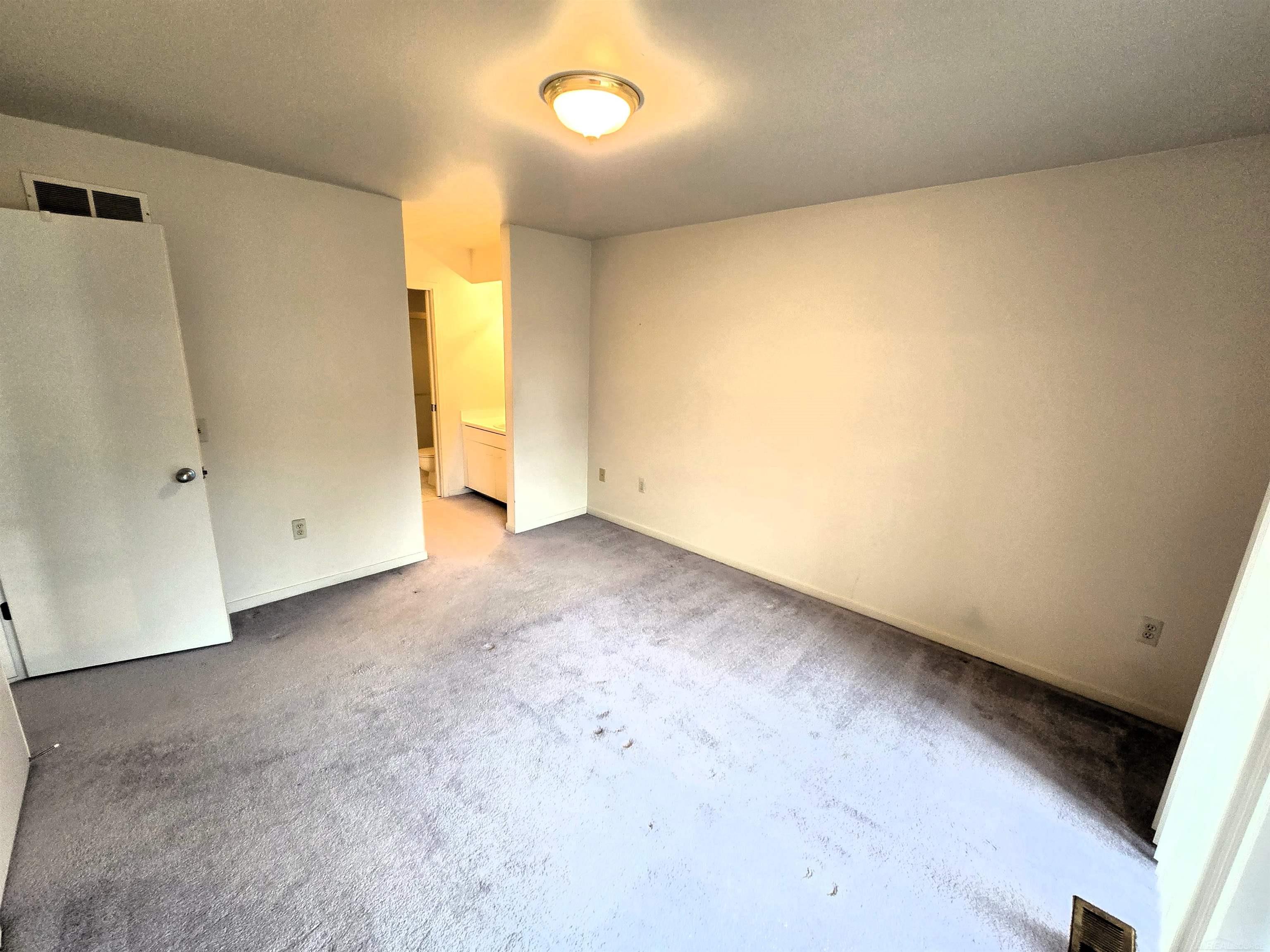 695 Charing Court Rochester, MI 48307 - Photo 29 of 57 50164220-18621b1c-ecf8-4597-9bcf-d74788605ae9.JPG