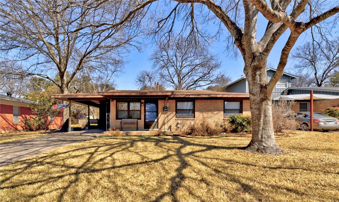 a front view of a house with a yard covered in snow