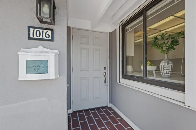 $2,250,000 | 1016 Ocean Drive, Juno Beach, FL 33408