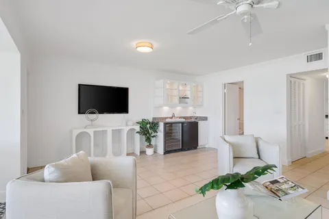 $2,395,000 | 1016 Ocean Drive, Juno Beach, FL 33408