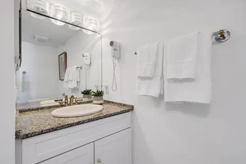 $2,395,000 | 1016 Ocean Drive, Juno Beach, FL 33408