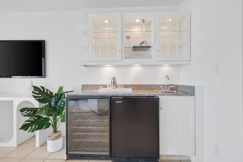 $2,395,000 | 1016 Ocean Drive, Juno Beach, FL 33408