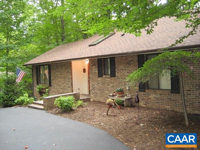 25 Dogleg Road Palmyra, VA 22963 - Photo 1 of 20 Only two steps to gain entry! Plus a great location in the golf course area.
