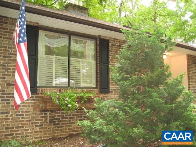 25 Dogleg Road Palmyra, VA 22963 - Photo 3 of 20 Oversized windows, wooden plantation shutters and built-in flower boxes.