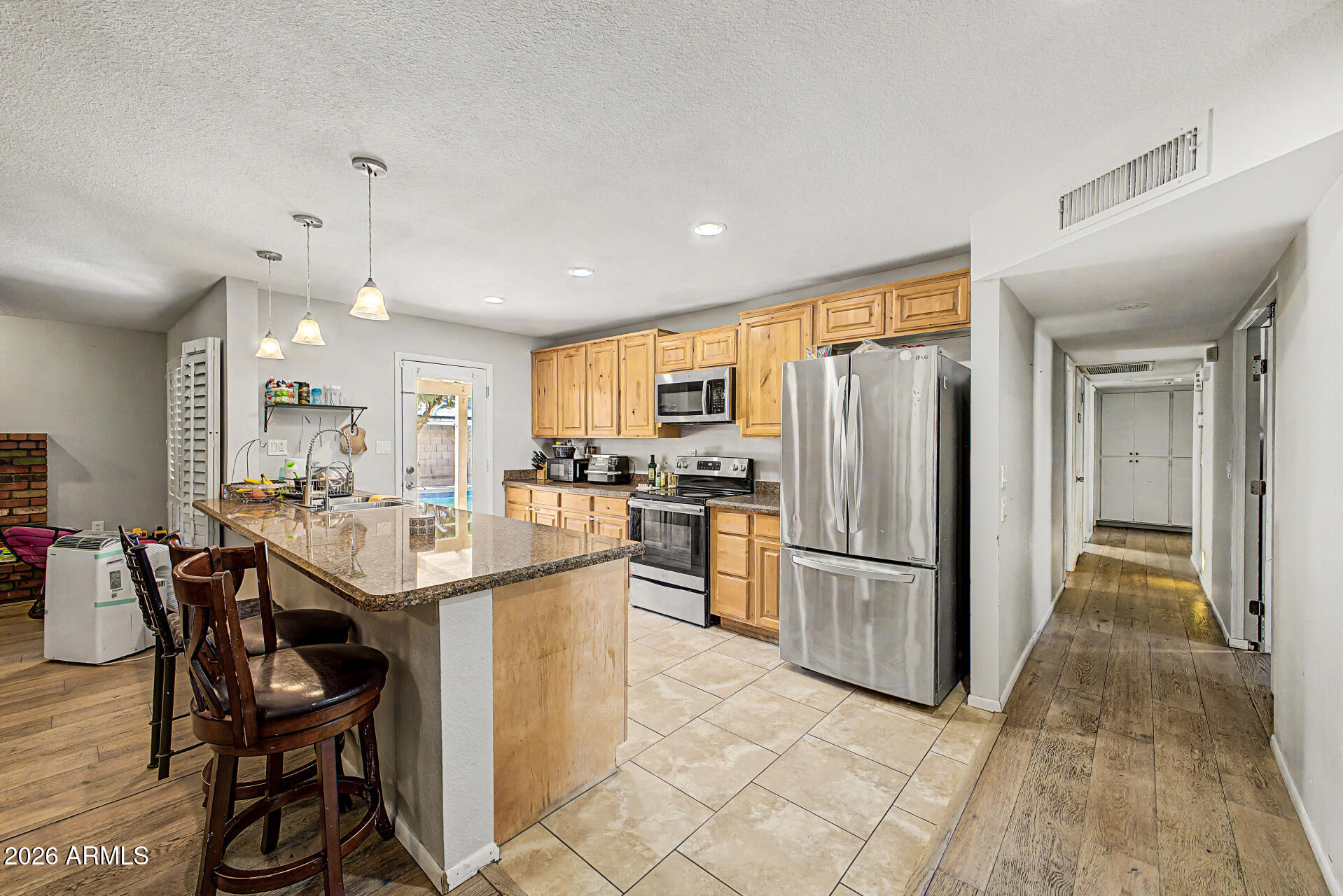 2914 West Redfield Road Phoenix, AZ 85053 - Photo 2 of 13 04-Redfield