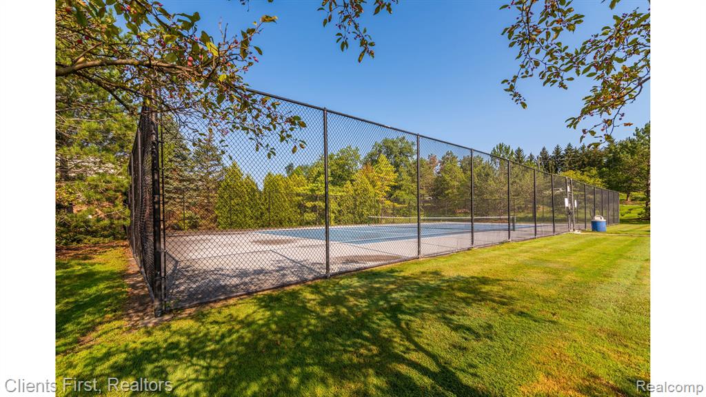 3492 Oakmonte Boulevard Rochester, MI 48306 - Photo 12 of 16