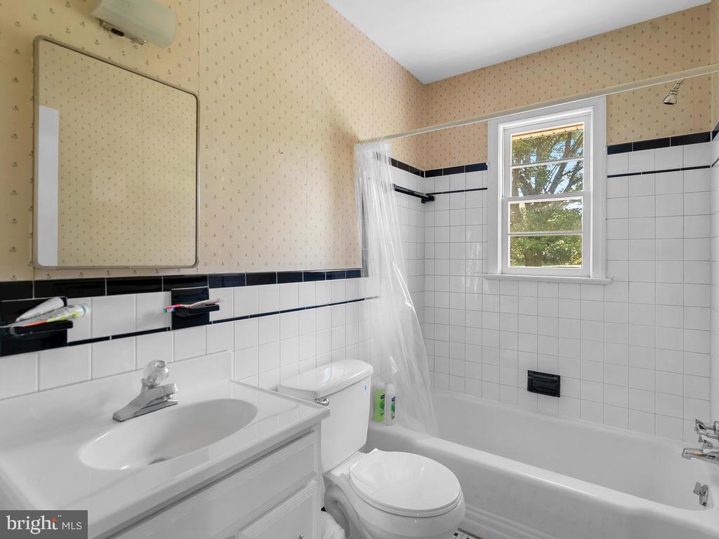 22929 Frederick Road Clarksburg, MD 20871 - Photo 21 of 46 Full Bath - Upper Level