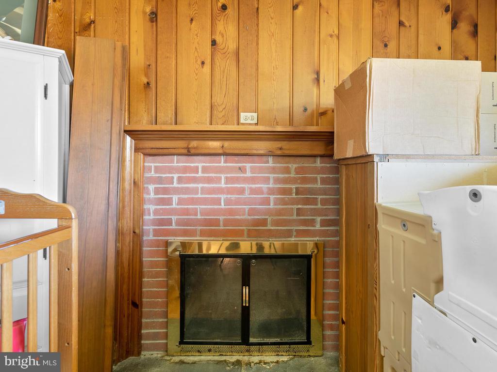 22929 Frederick Road Clarksburg, MD 20871 - Photo 9 of 46 Living/ Family Room - Upper Level