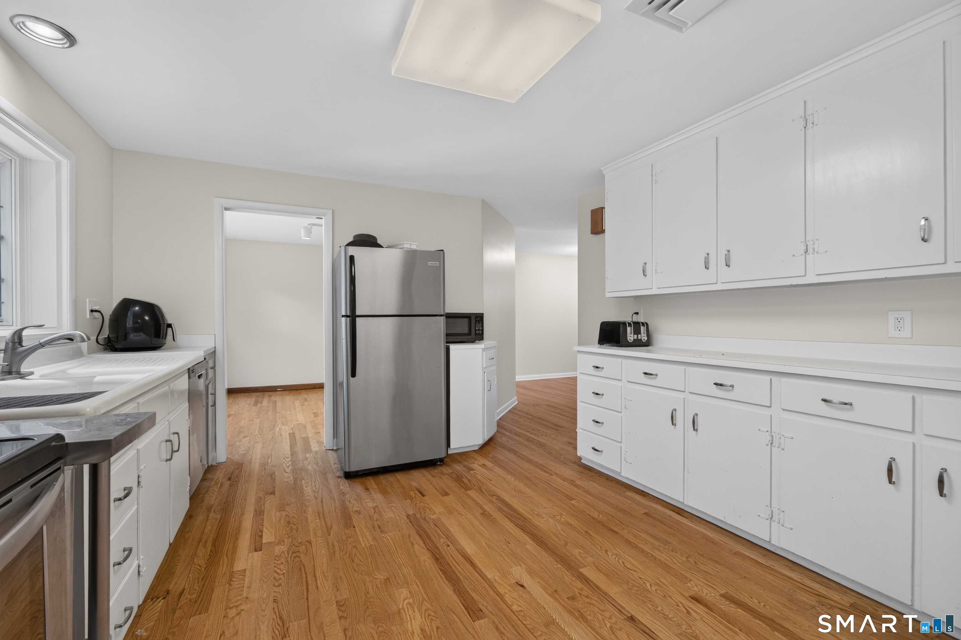 659 West Woods Road Hamden, CT 06518 - Photo 11 of 36 Gallery Image 11