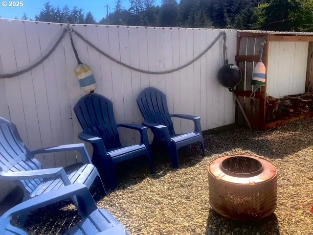 $449,000 | 1050 Broadway Avenue, Winchester Bay, OR 97467