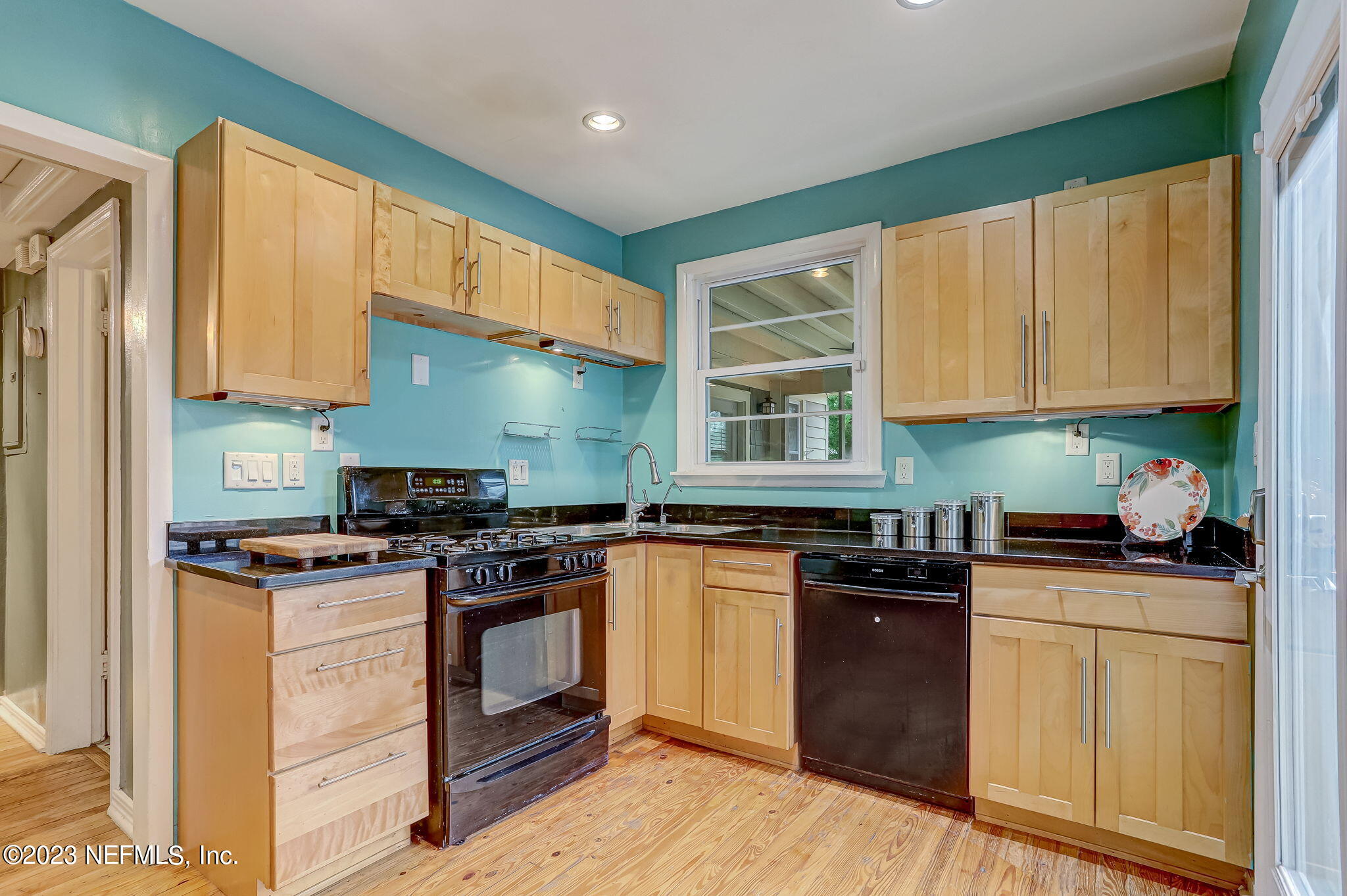 1620 Charon Road Jacksonville, FL 32205 - Photo 11 of 42 KITCHEN