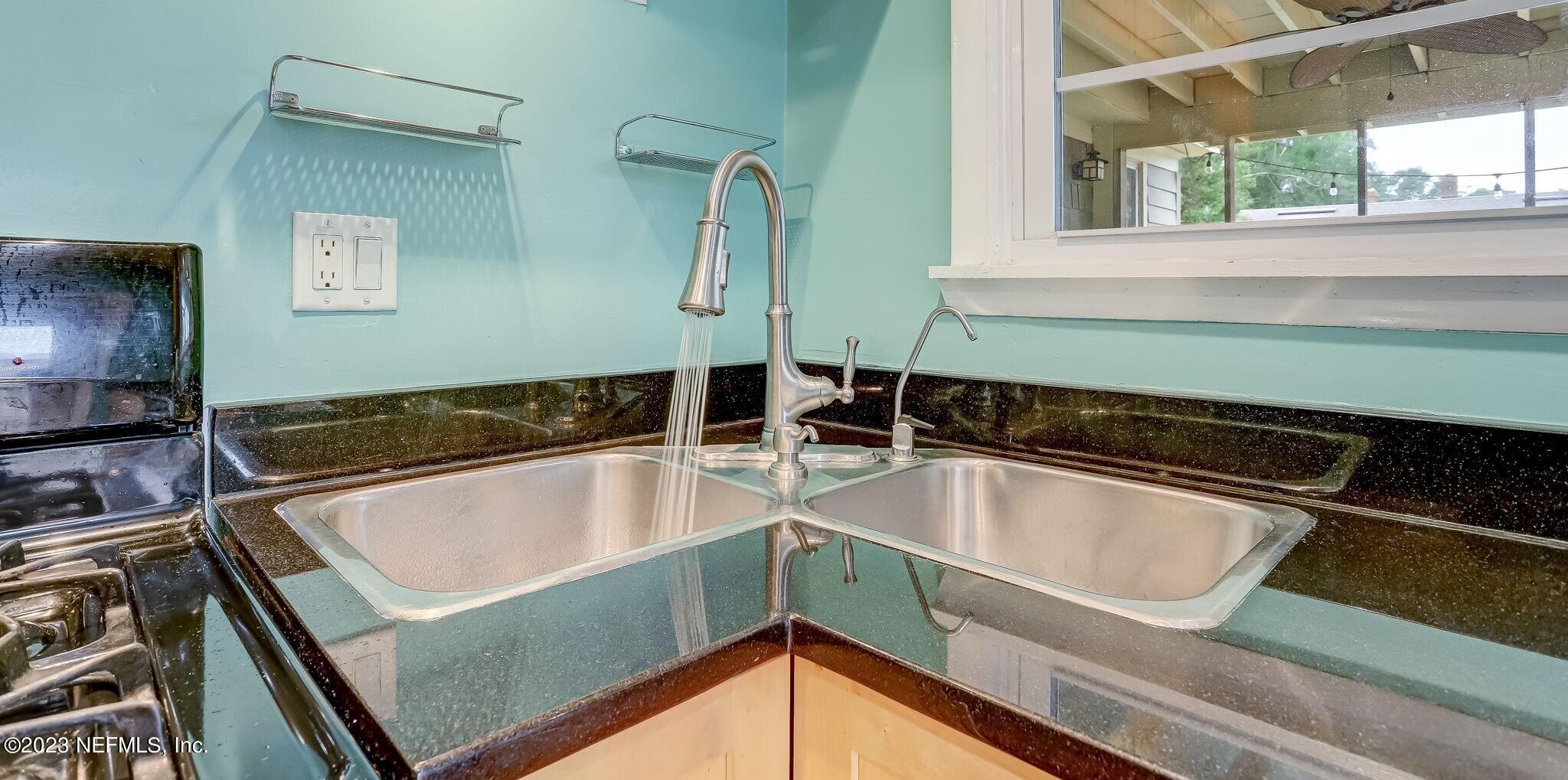1620 Charon Road Jacksonville, FL 32205 - Photo 15 of 42 CORNER BUTTERFLY DOUBLE SINK