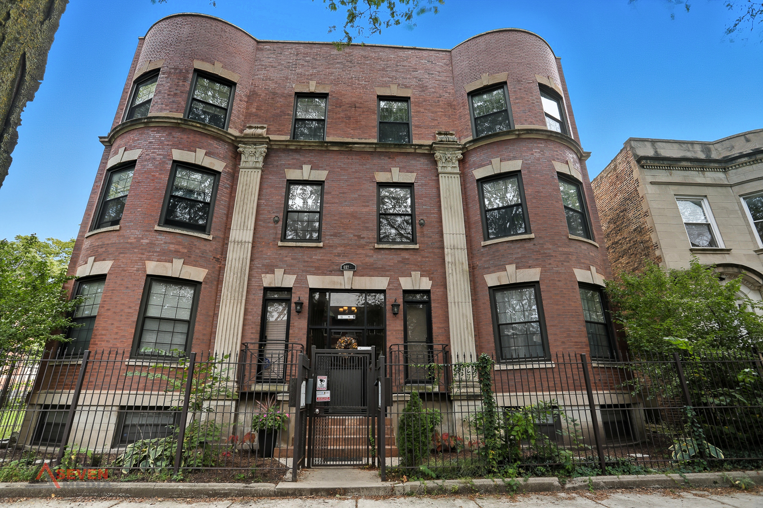 5039 South Michigan Avenue, Unit 1S Chicago, IL 60615 - Photo 1 of 25 a front view of a building
