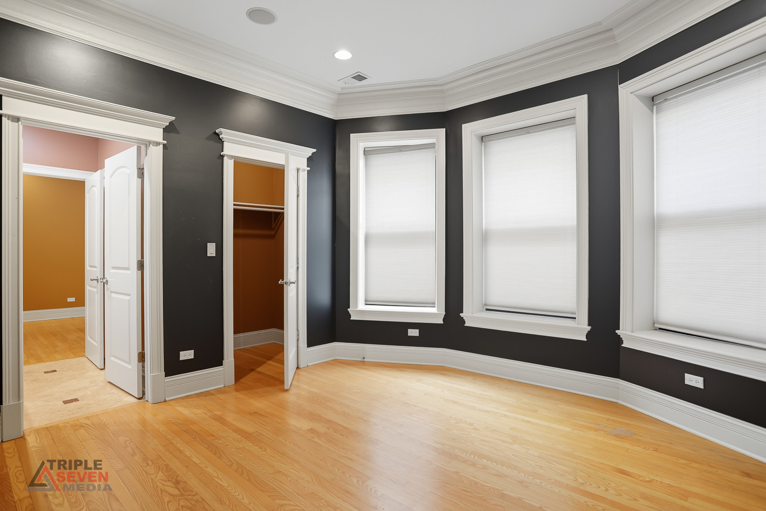 5039 South Michigan Avenue, Unit 1S Chicago, IL 60615 - Photo 18 of 25 a view of an empty room with a window