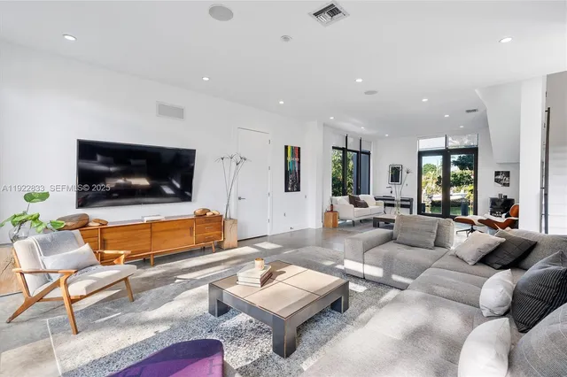 $4,299,000 | 1009 Northeast 104th Street, Miami Shores, FL 33138