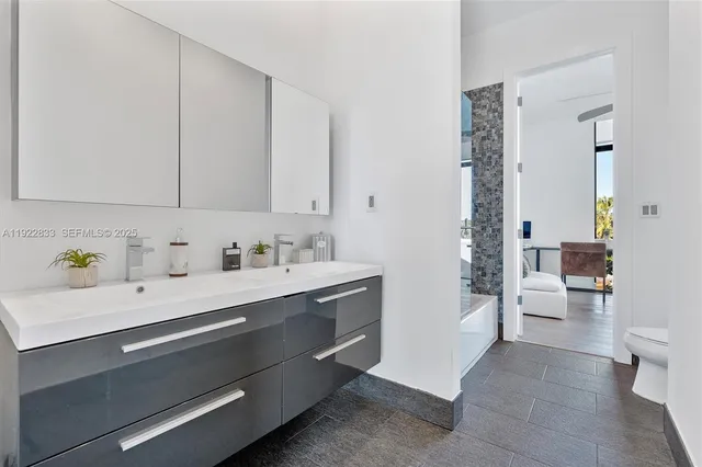 $4,299,000 | 1009 Northeast 104th Street, Miami Shores, FL 33138