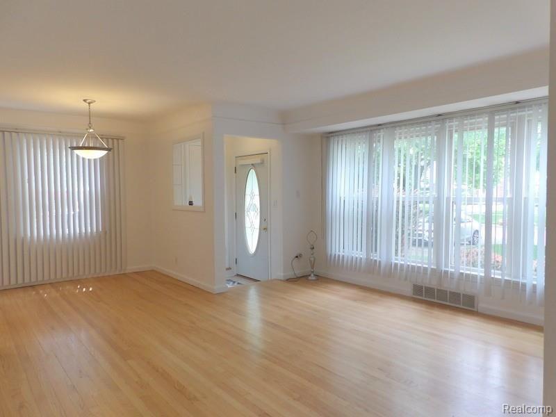 15418 Champaign Road Allen Park, MI 48101 - Photo 16 of 37