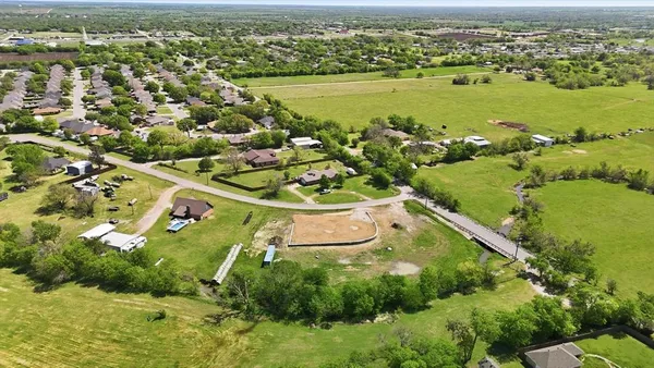 $250,000 | 501 Rising Star Lane, Sanger, TX 76266