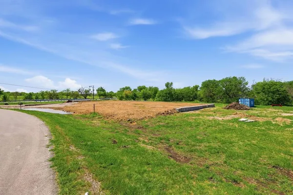 $250,000 | 501 Rising Star Lane, Sanger, TX 76266