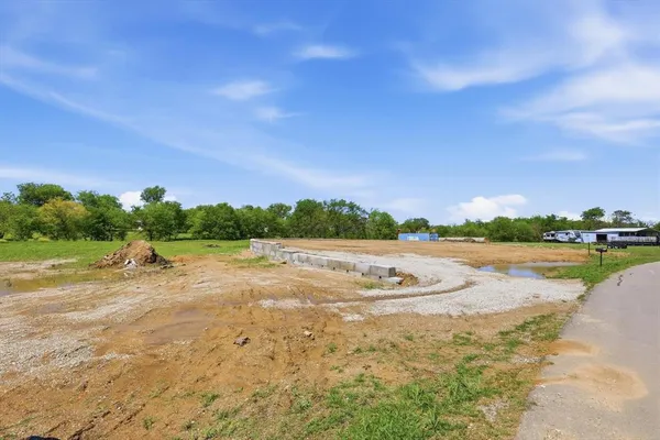 $250,000 | 501 Rising Star Lane, Sanger, TX 76266