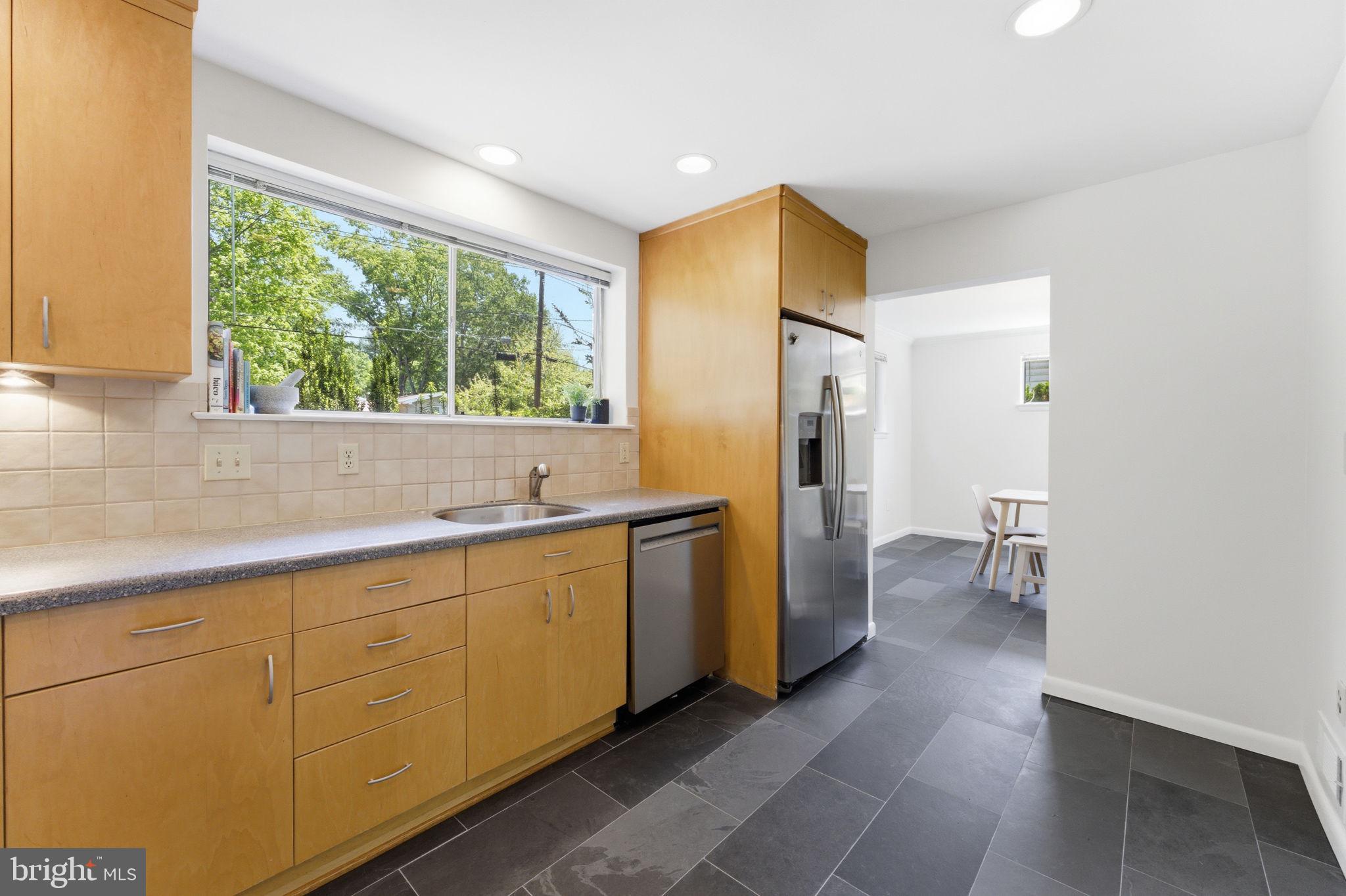 11408 Gilsan Street Silver Spring, MD 20902 - Photo 11 of 67