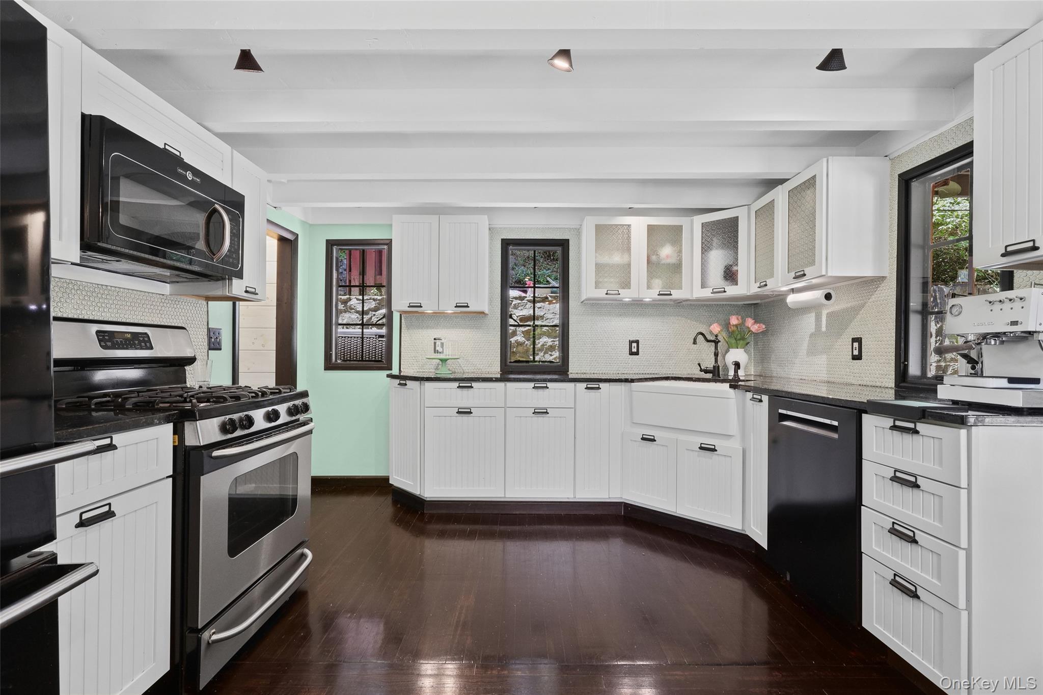 220 Mill River Road Chappaqua, NY 10514 - Photo 8 of 29