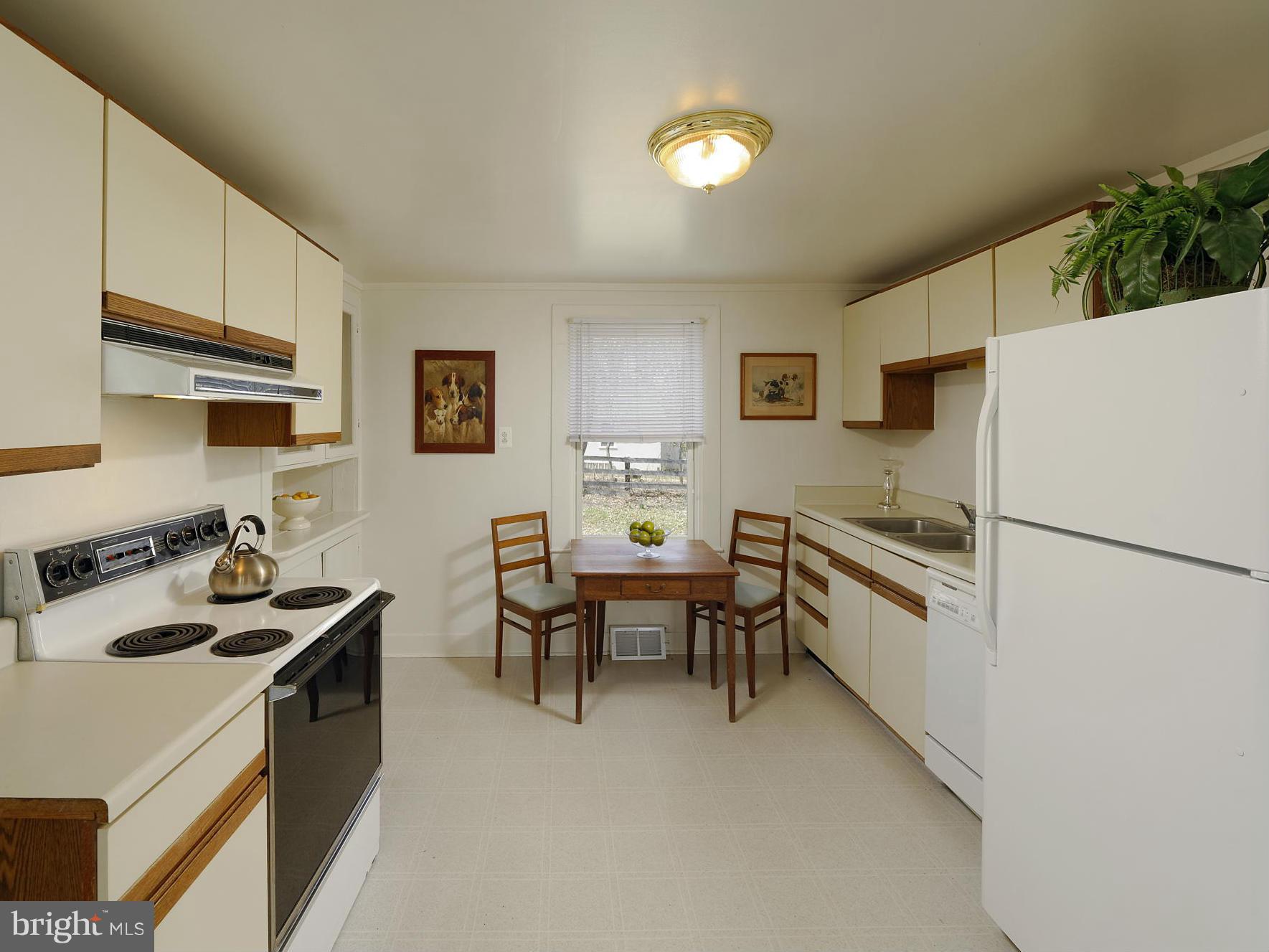 3305 Rectortown Road Marshall, VA 20115 - Photo 5 of 30 Spacious country Kitchen w/space for table.