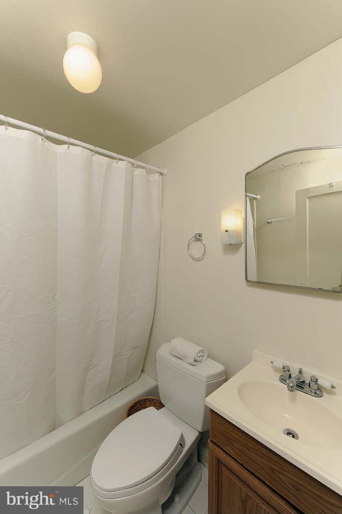 3305 Rectortown Road Marshall, VA 20115 - Photo 7 of 30 Full Bath on 1st floor off Mudroom/Laundry Room.
