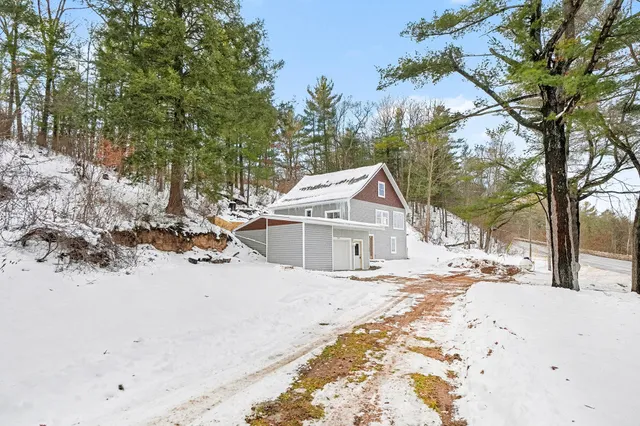 $299,900 | 2322 Maple Island Road, Twin Lake, MI 49457