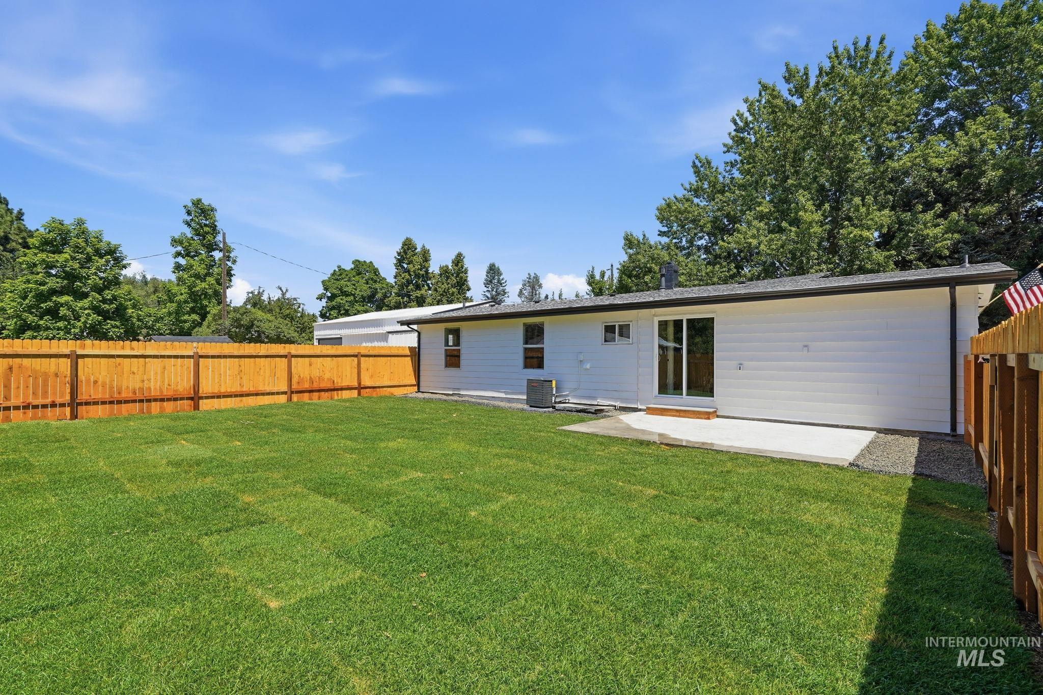 2152 Artesian Road Eagle, ID 83616 - Photo 47 of 50 Expansive grass lawn bordered by a wood privacy fence