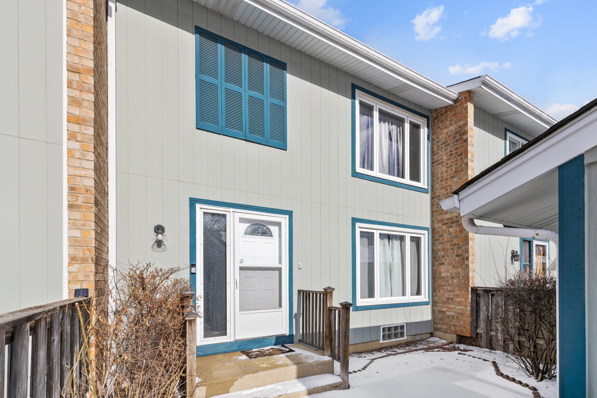 237 Pinewood Lane Bloomingdale, IL 60108 - Photo 1 of 29