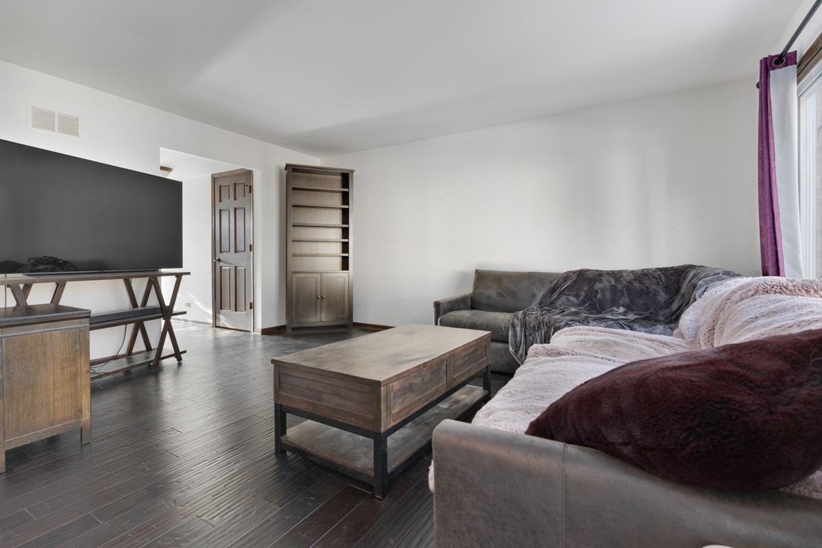 237 Pinewood Lane Bloomingdale, IL 60108 - Photo 4 of 29