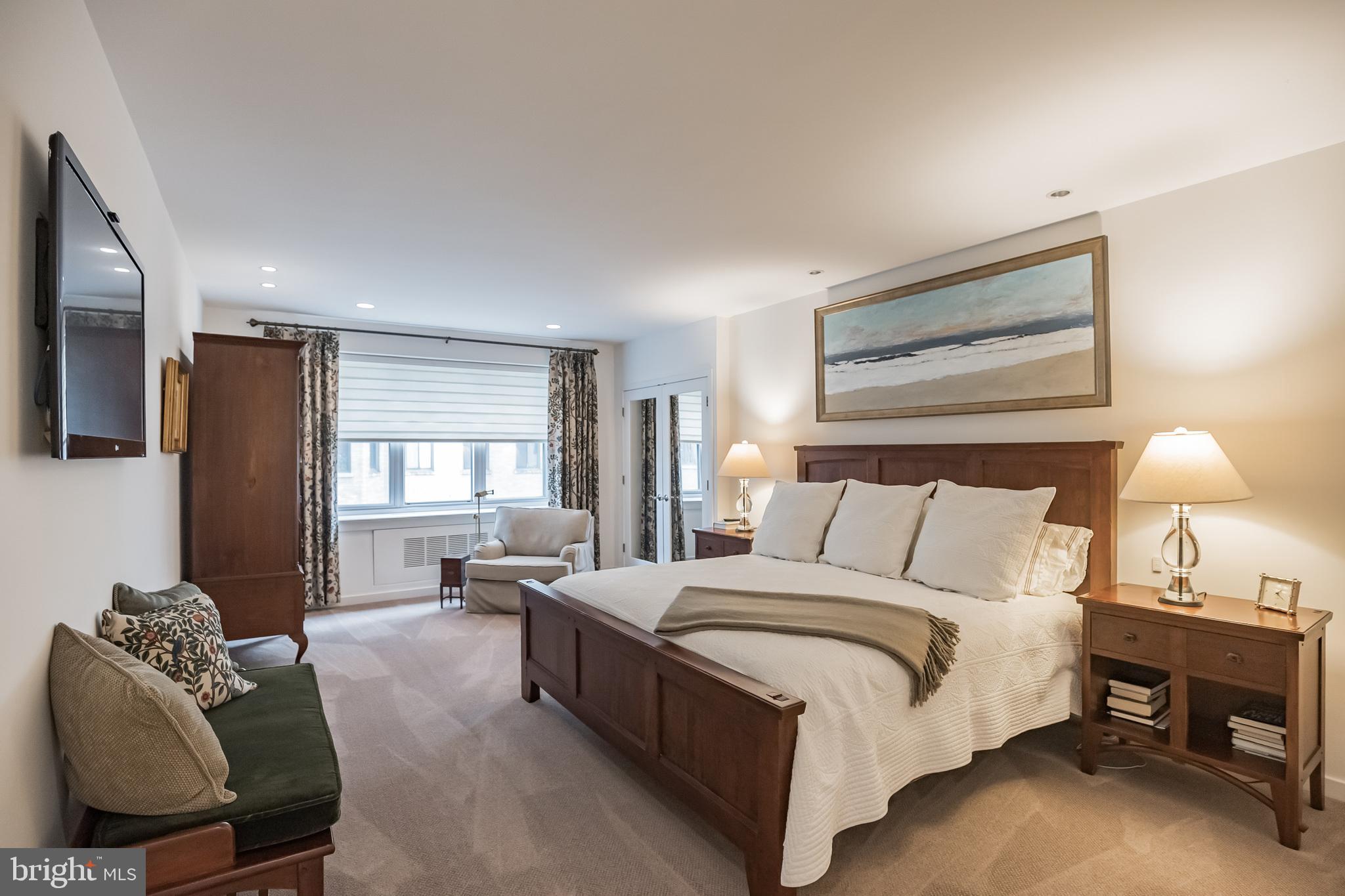 220 West Rittenhouse Square, Unit 22B Philadelphia, PA 19103 - Photo 14 of 24 Primary Bedroom