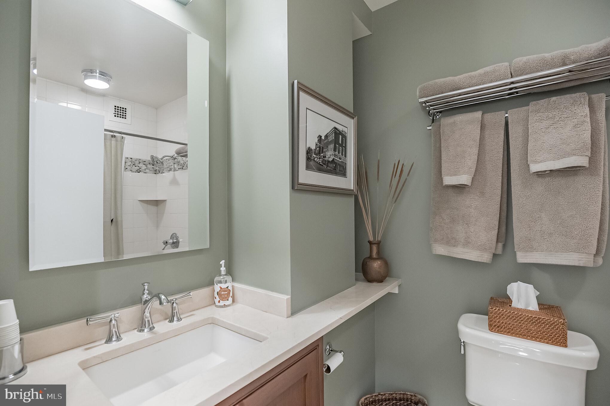 220 West Rittenhouse Square, Unit 22B Philadelphia, PA 19103 - Photo 21 of 24 Second Bathroom