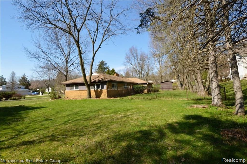 20 Perrydale Street Rochester Hills, MI 48306 - Photo 7 of 27