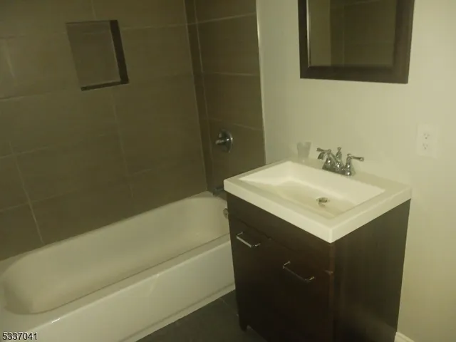 $2,900 | 10 Ford Avenue, Unit 201, Morristown, NJ 07960