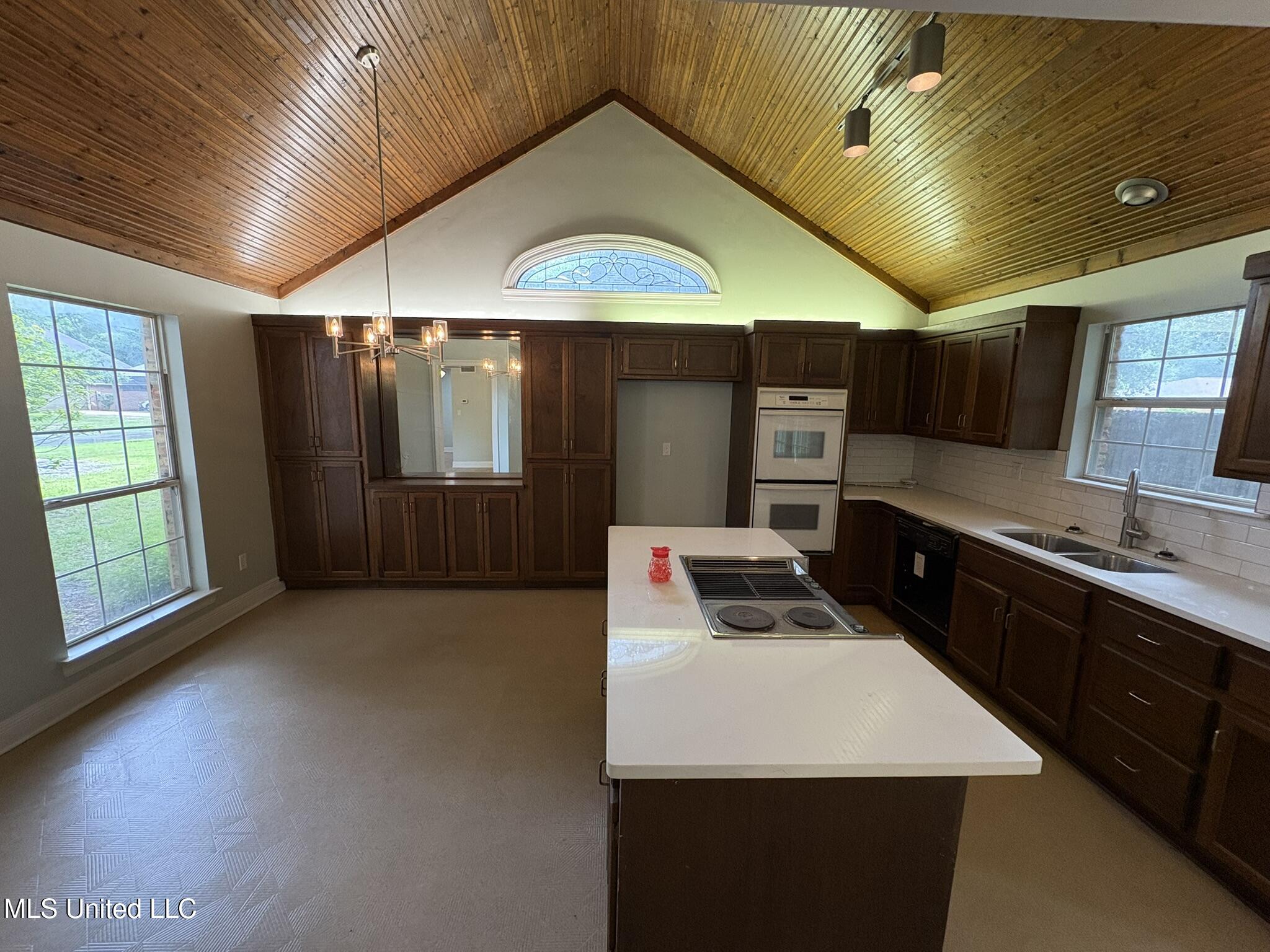 4700 Sawmill Road Moss Point, MS 39563 - Photo 7 of 39 IMG_1609