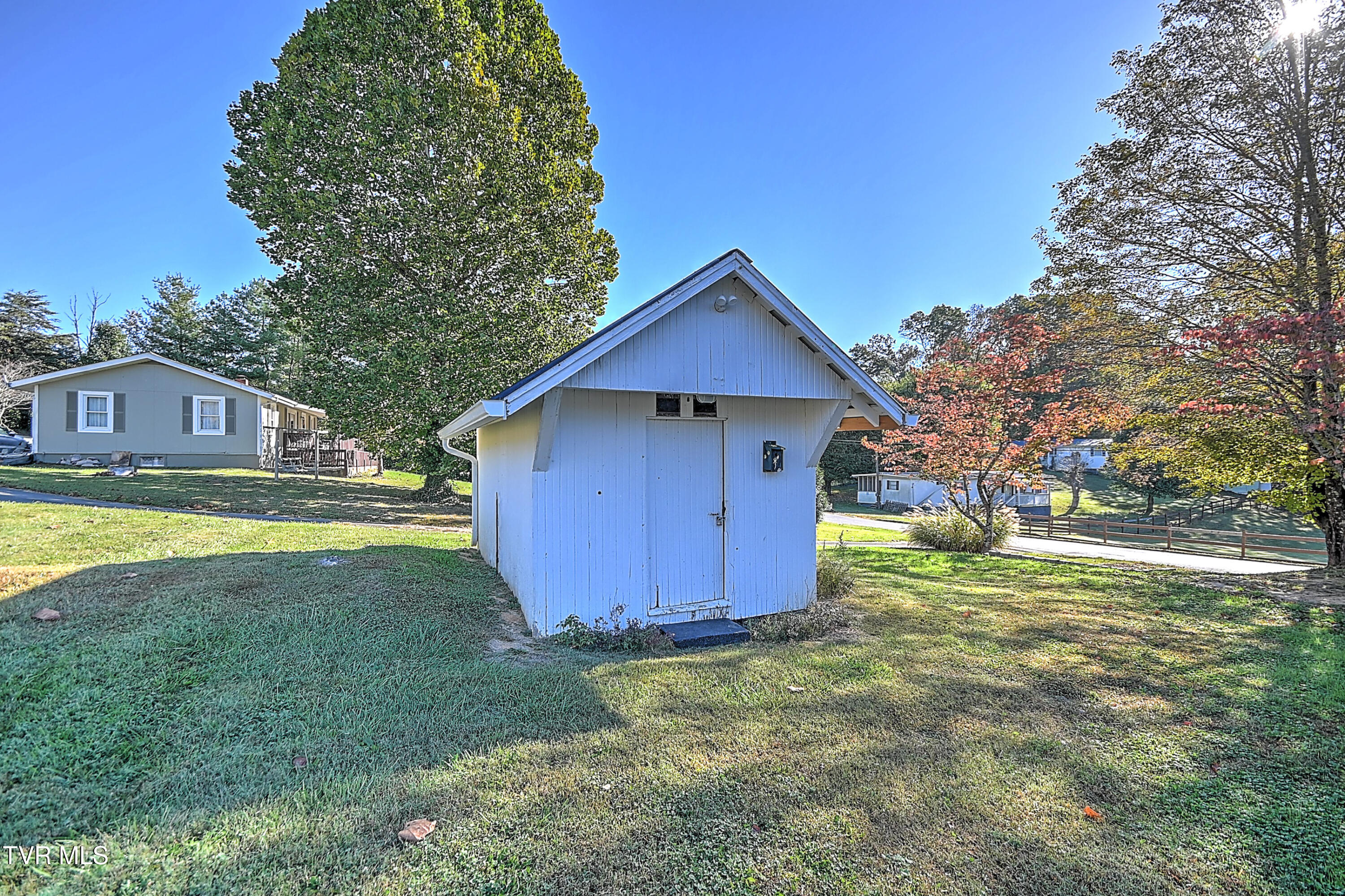 190 Hilton Hill Road Elizabethton, TN 37643 - Photo 30 of 38 190 Hilton Hill KW-39