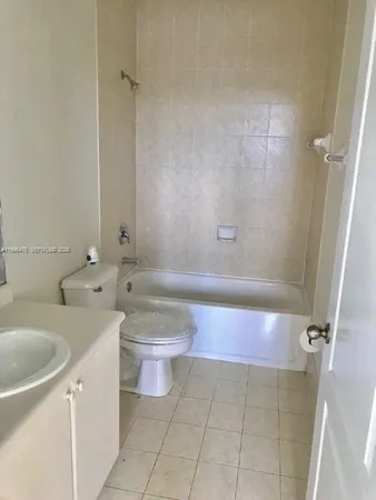 $2,100 | 2731 Southeast 17th Avenue, Unit 201, Homestead, FL 33035