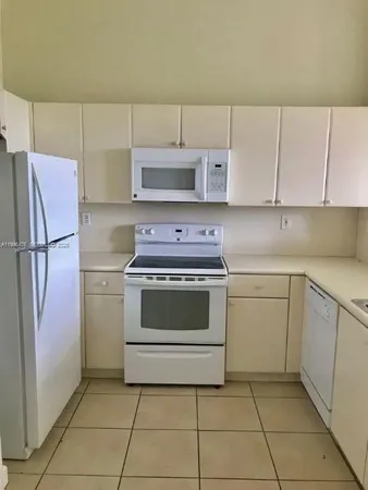 $2,100 | 2731 Southeast 17th Avenue, Unit 201, Homestead, FL 33035