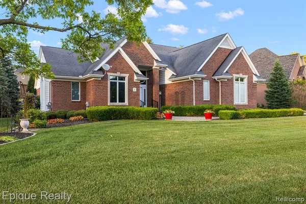 $689,900 | 5675 Golf Pointe Drive, Clarkston, MI 48348