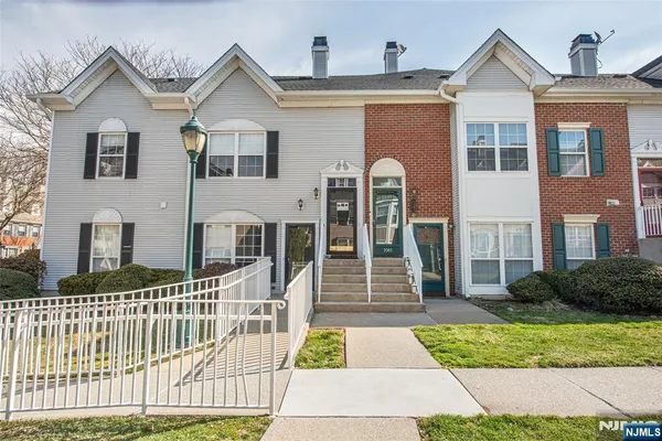 $399,999 | 1060 Chedworth Circle, Mahwah, NJ 07430