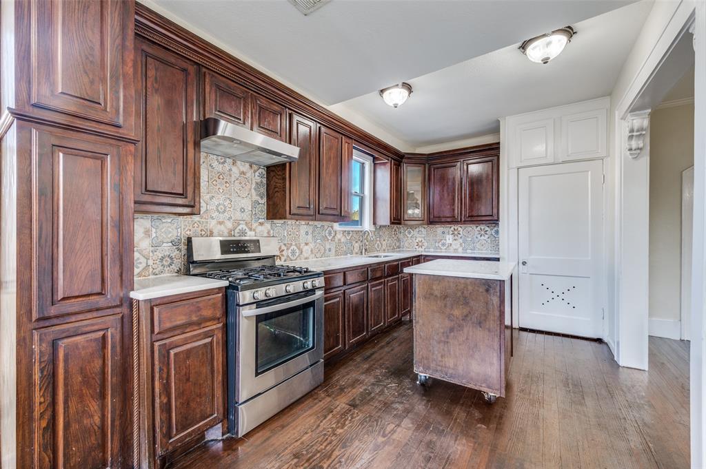 419 North Frances Street Dallas, TX 75211 - Photo 14 of 25 a kitchen with stainless steel appliances granite countertop a stove and a refrigerator
