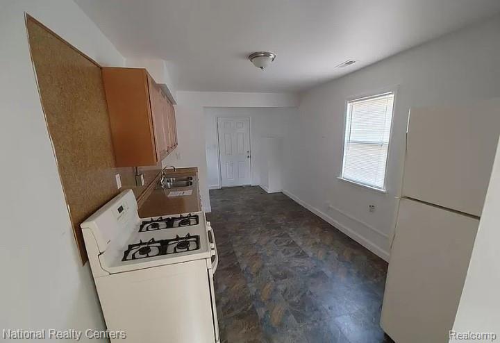 3204 Henry Street Inkster, MI 48141 - Photo 5 of 12 Screenshot_20210116-180640_Samsung Internet.jpg