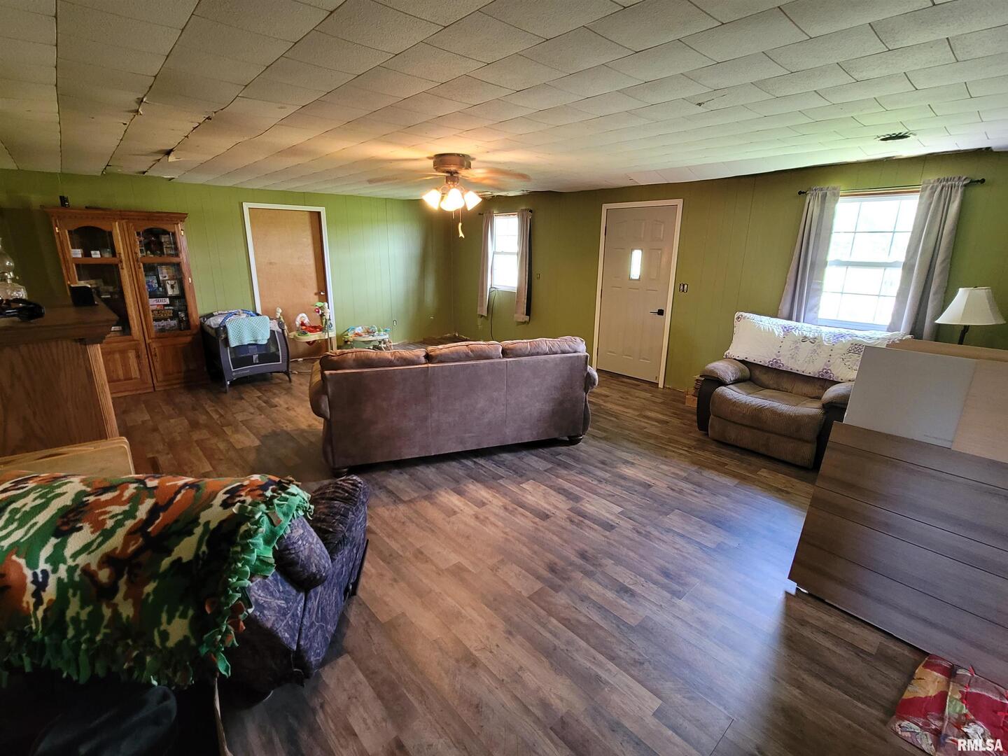3993 Greenridge Road Alma, IL 62807 - Photo 13 of 45 a living room with furniture and wooden floor