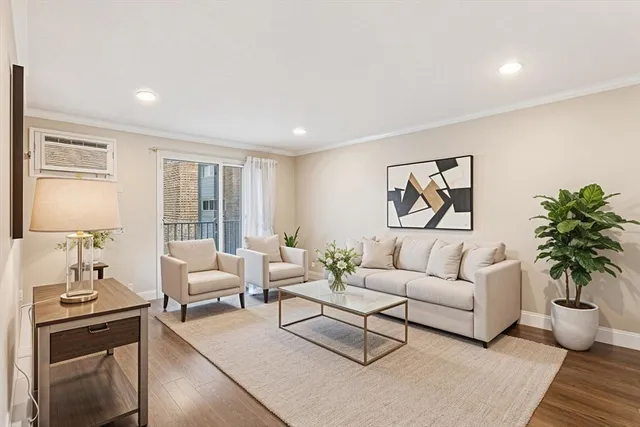 $2,300 | 10 Woodcrest Court, Unit 4, Weymouth, MA 02190