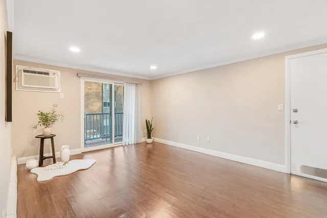 $2,300 | 10 Woodcrest Court, Unit 4, Weymouth, MA 02190