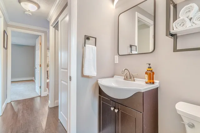 $2,300 | 10 Woodcrest Court, Unit 4, Weymouth, MA 02190