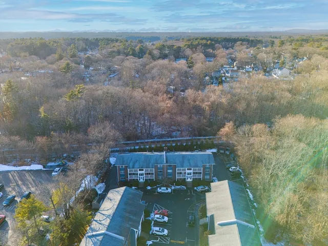 $2,300 | 10 Woodcrest Court, Unit 4, Weymouth, MA 02190