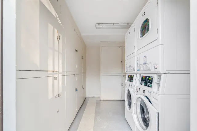 $2,300 | 10 Woodcrest Court, Unit 4, Weymouth, MA 02190